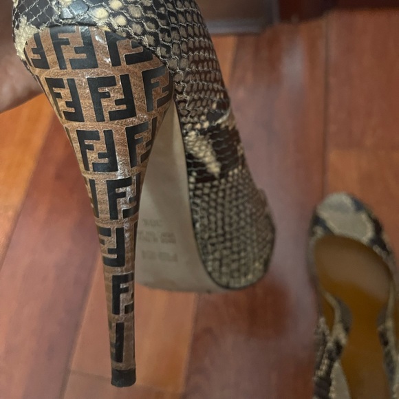 Fendi women heels - Picture 6 of 14